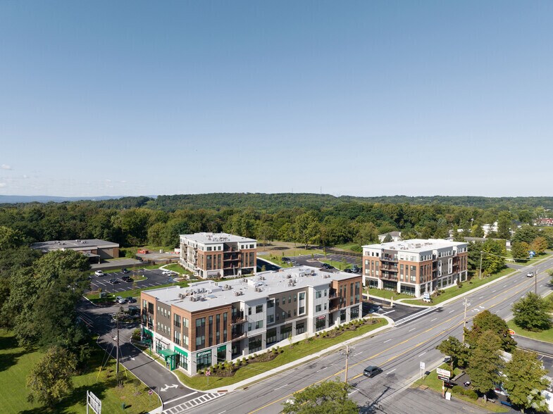 580 Columbia Tpke, East Greenbush, NY à louer - Photo principale - Image 1 de 25