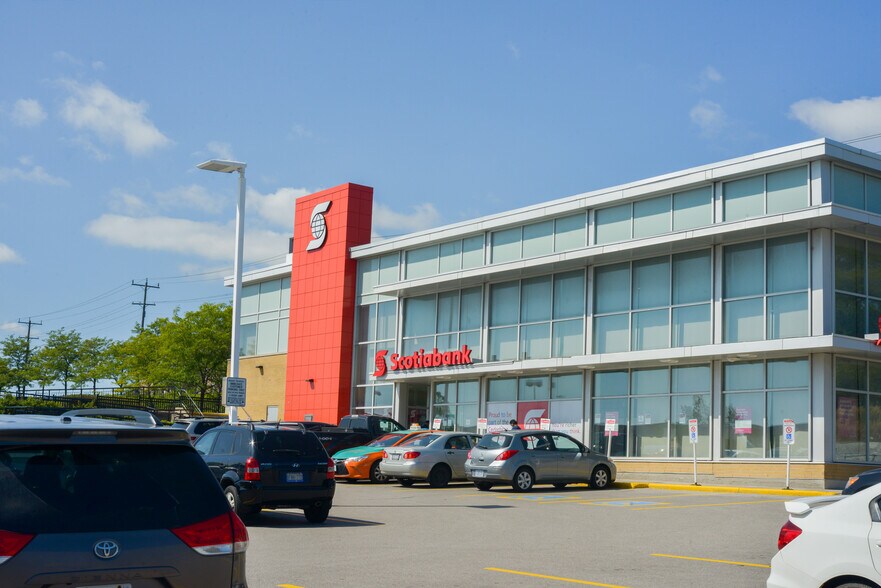 3495 Lawrence Ave E, Toronto, ON à louer - Photo du bâtiment - Image 2 de 23
