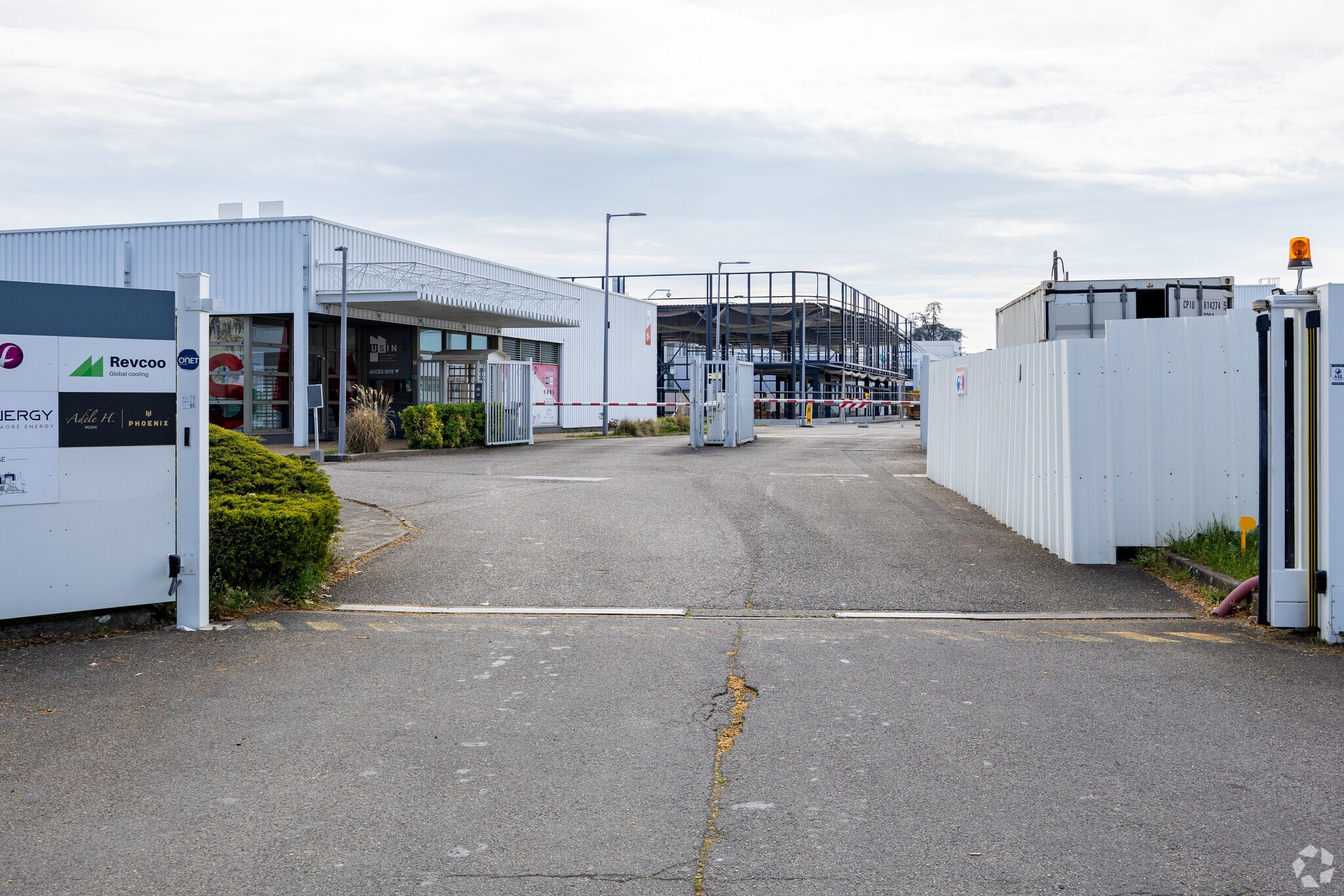41-47 Boulevard Marcel Sembat, Vénissieux for lease Primary Photo- Image 1 of 6