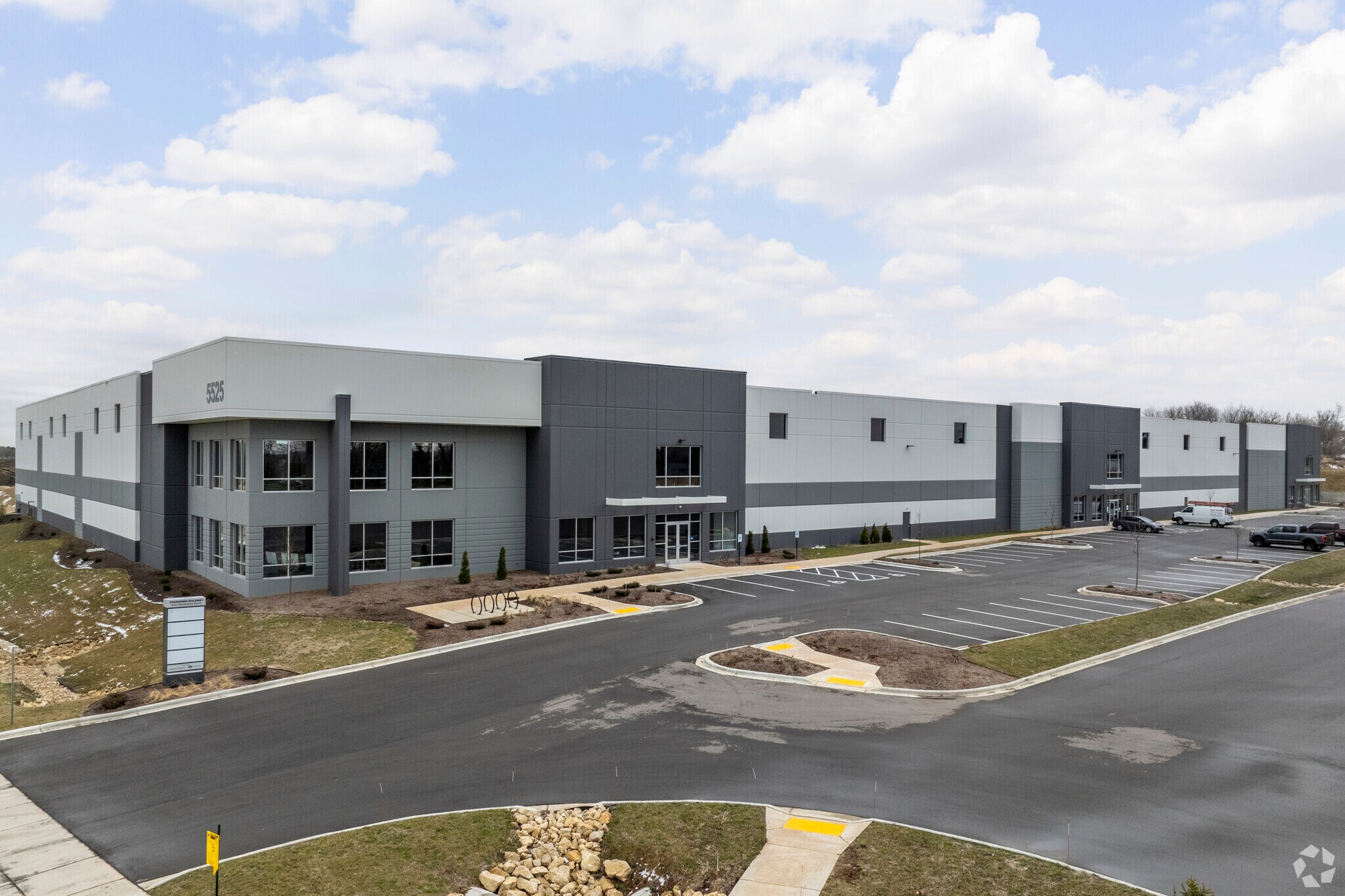 5525 Tradesmen Dr, Madison, WI for lease Primary Photo- Image 1 of 7