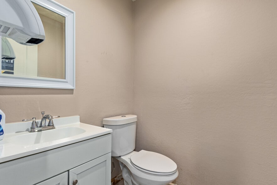 4250 N 19th Ave, Phoenix, AZ à vendre - Photo du bâtiment - Image 3 de 8