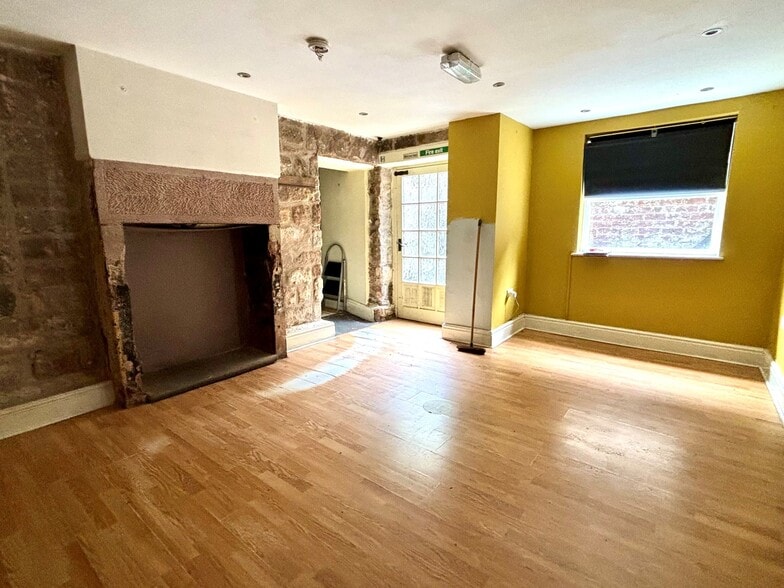 11-13 The Market Pl, Cromford for lease - Interior Photo - Image 3 of 9