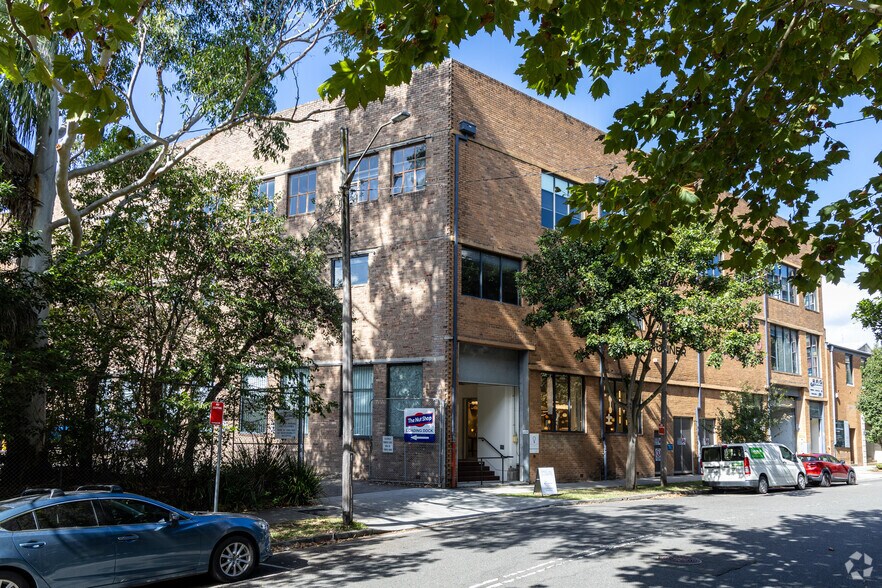 723-725 Elizabeth St, Waterloo à louer - Photo principale - Image 1 de 6