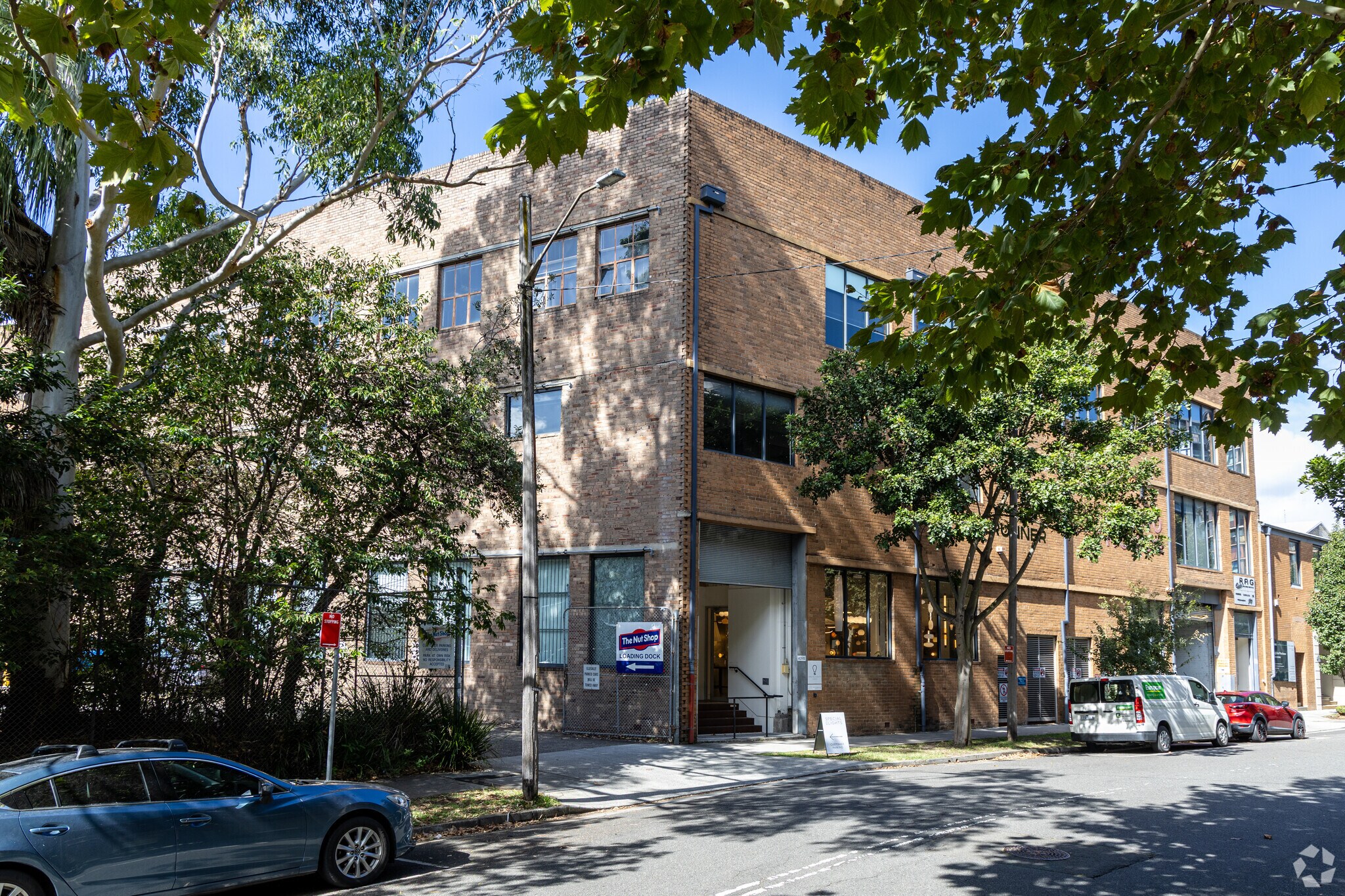 723-725 Elizabeth St, Waterloo for lease Primary Photo- Image 1 of 7