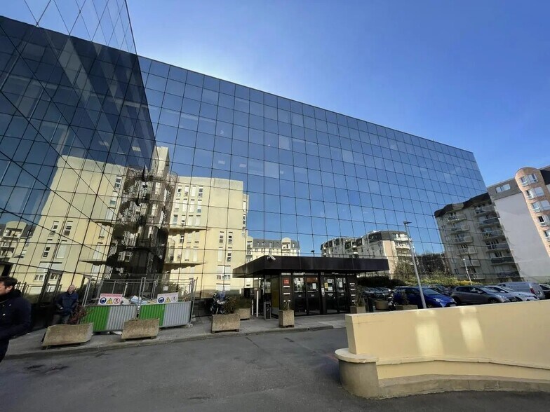 Bureau dans Cergy à louer - Photo du bâtiment - Image 2 de 5