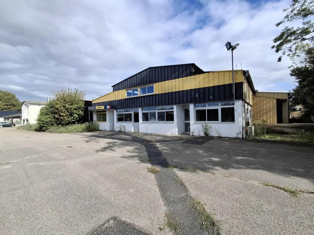 Flex in Saint-Trivier-sur-Moignans for lease Building Photo- Image 1 of 8