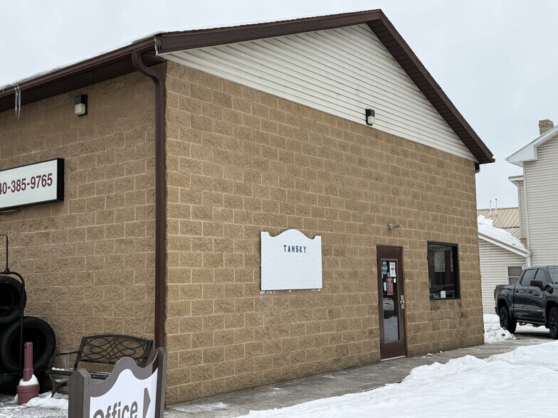 71 E 2nd St, Logan, OH à vendre - Photo du bâtiment - Image 2 de 11