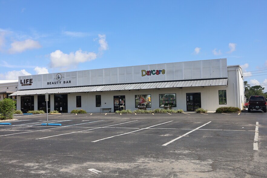 351-355 Plaza Dr, Eustis, FL à vendre - Photo du bâtiment - Image 1 de 22