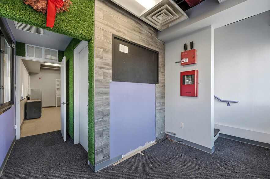 104 Harbor Rd, Port Washington, NY for lease - Building Photo - Image 3 of 12