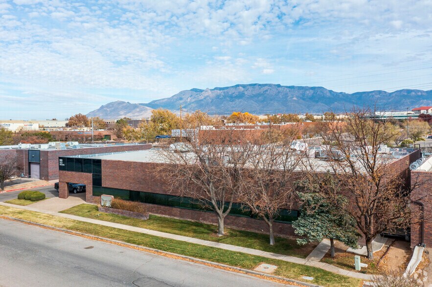 5550 Midway Park Pl NE, Albuquerque, NM à louer - Photo du bâtiment - Image 3 de 6