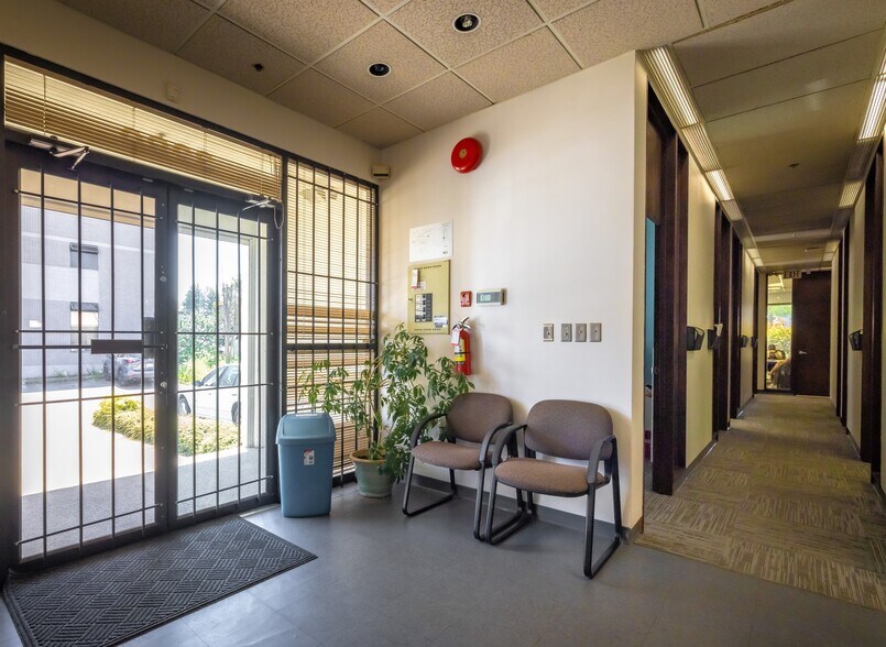 3280 Production Way, Burnaby, BC à vendre - Photo du bâtiment - Image 2 de 7