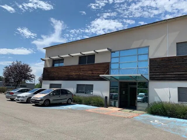 Office in Bourg-en-Bresse for lease - Building Photo - Image 1 of 11