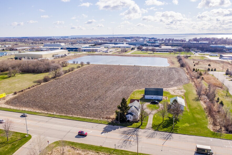 3262 Jackson St, Oshkosh, WI à vendre - Photo du bâtiment - Image 2 de 4