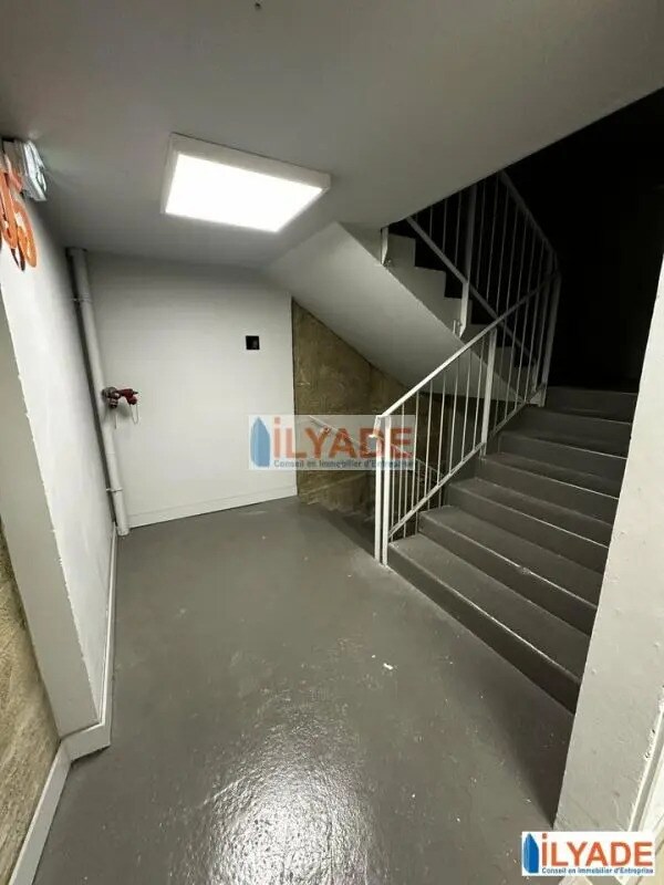 Office in Marseille for lease Interior Photo- Image 1 of 3