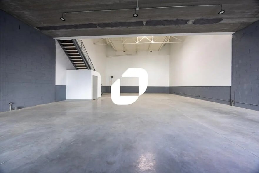 Bureau dans Vaux-le-Pénil à louer - Photo intérieure - Image 3 de 21