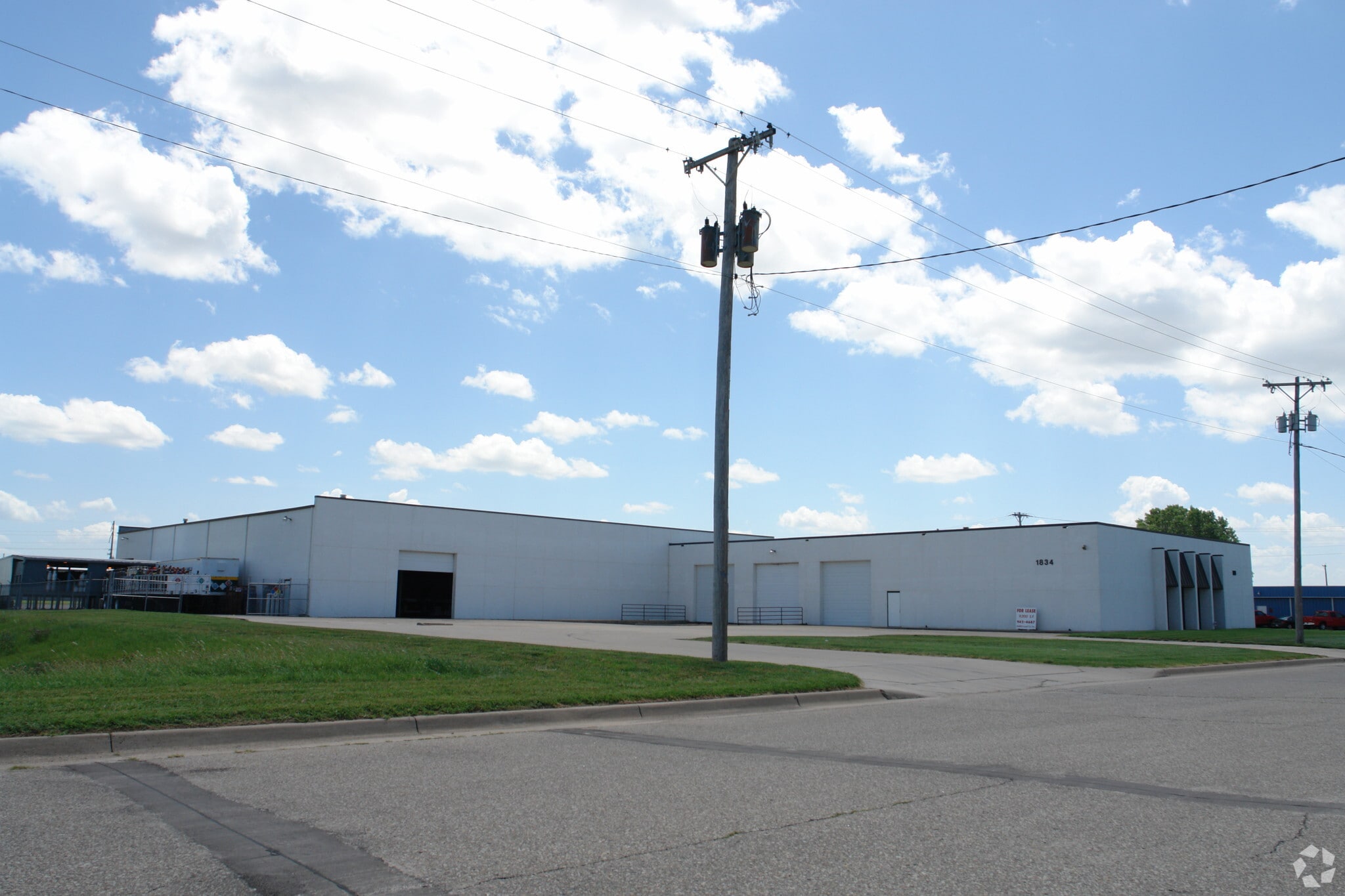 1834 S Florence Ct, Wichita, KS for lease Primary Photo- Image 1 of 11