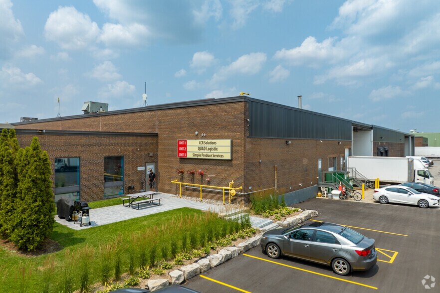 100 Belfield Rd, Toronto, ON à louer - Photo du bâtiment - Image 3 de 5