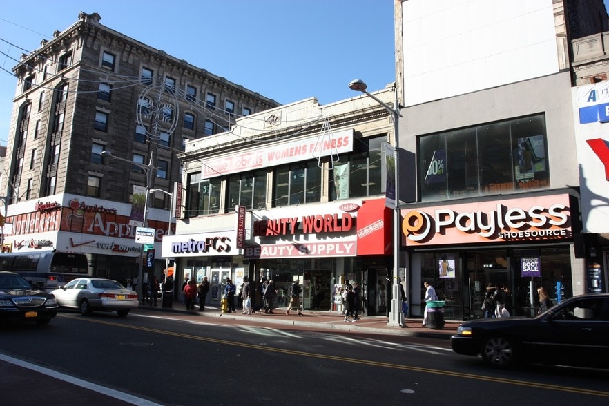 16201-16203 Jamaica Ave, Jamaica, NY for lease - Primary Photo - Image 1 of 5
