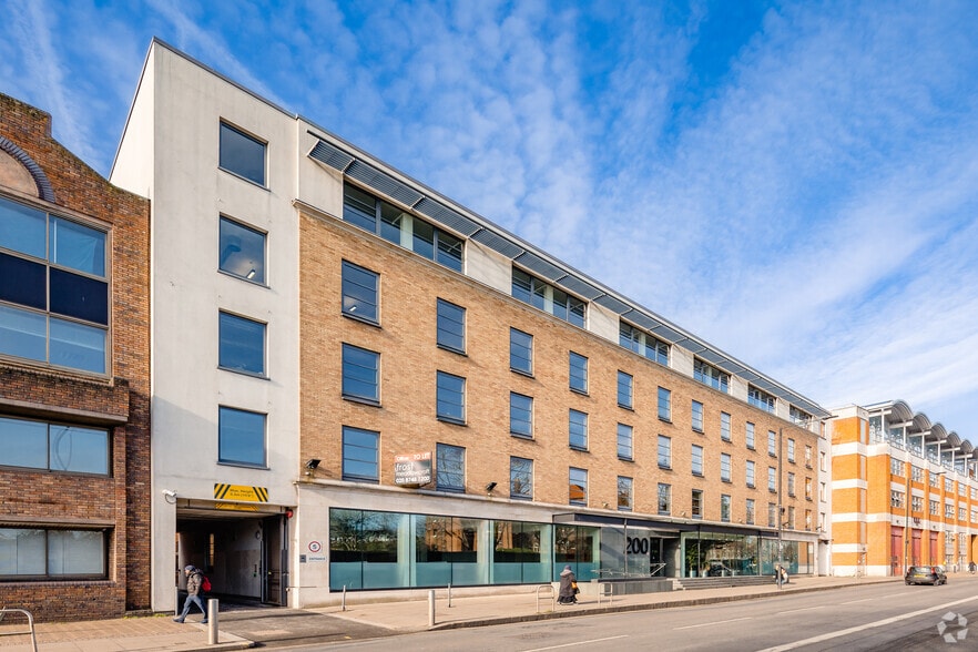 200 Shepherds Bush Rd, London for lease - Primary Photo - Image 1 of 15