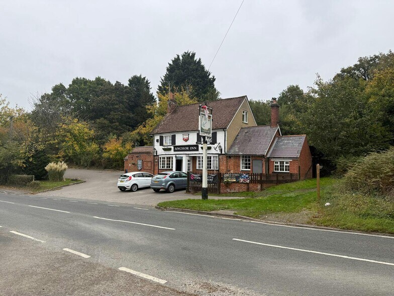 Vigo Ln, Yateley à vendre - Photo du bâtiment - Image 2 de 5
