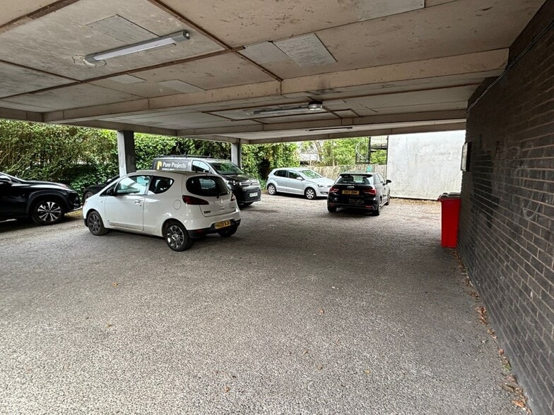 2 Glebe Rd, Warlingham à louer - Photo du bâtiment - Image 2 de 2