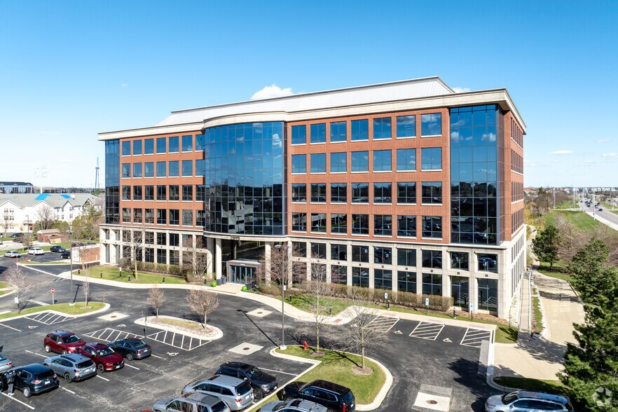 2895 Greenspoint Pky, Hoffman Estates, IL à louer - Photo du bâtiment - Image 1 de 10