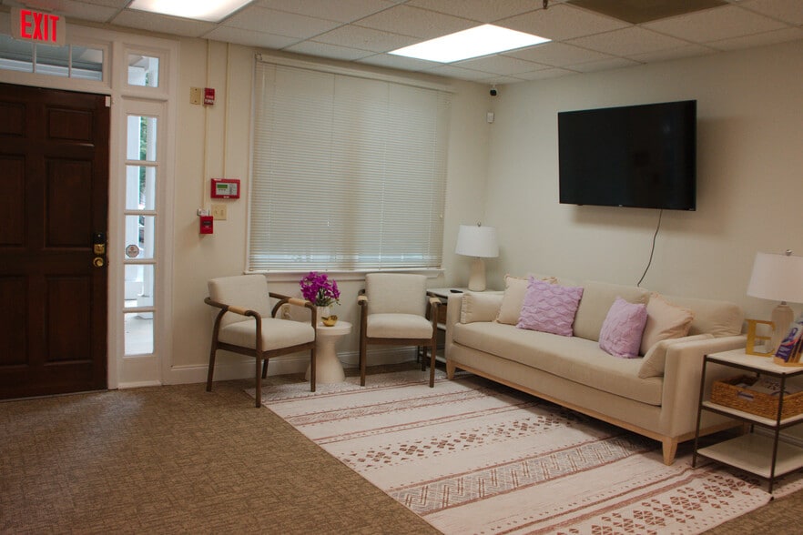 660 E Jefferson St, Tallahassee, FL for lease - Lobby - Image 2 of 9