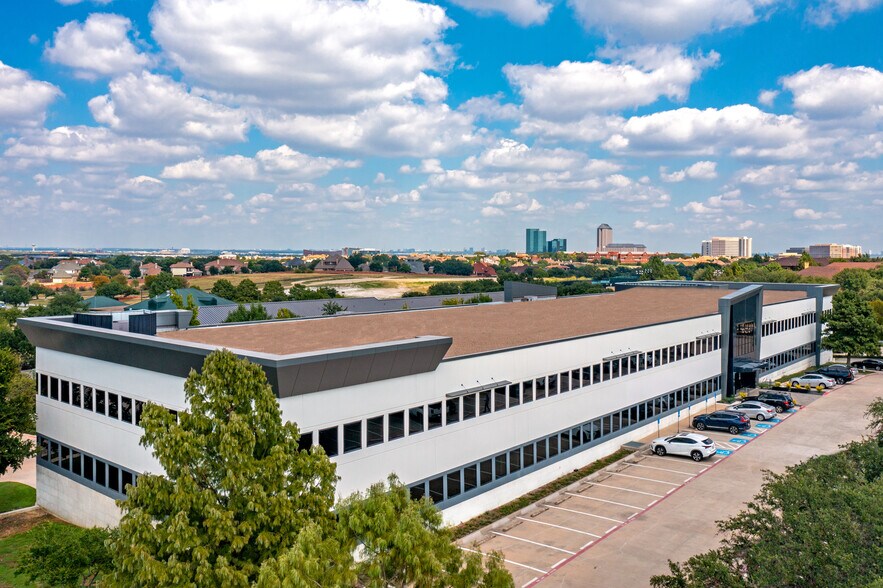 1110 Cottonwood Ln, Irving, TX à louer - Photo du bâtiment - Image 3 de 8