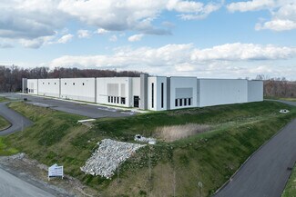 Plus de détails pour 744 Excel Dr, Hunker, PA - Industriel à louer