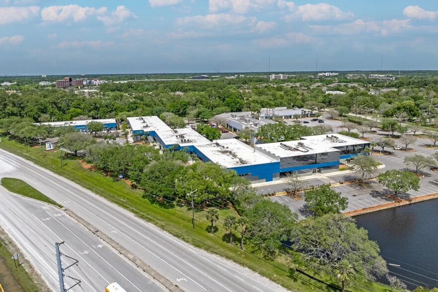 8301 Cypress Plaza Dr, Jacksonville, FL for lease - Building Photo - Image 1 of 6