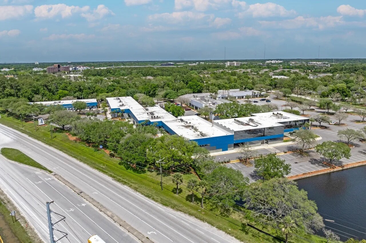 8301 Cypress Plaza Dr, Jacksonville, FL à louer Photo du bâtiment- Image 1 de 7