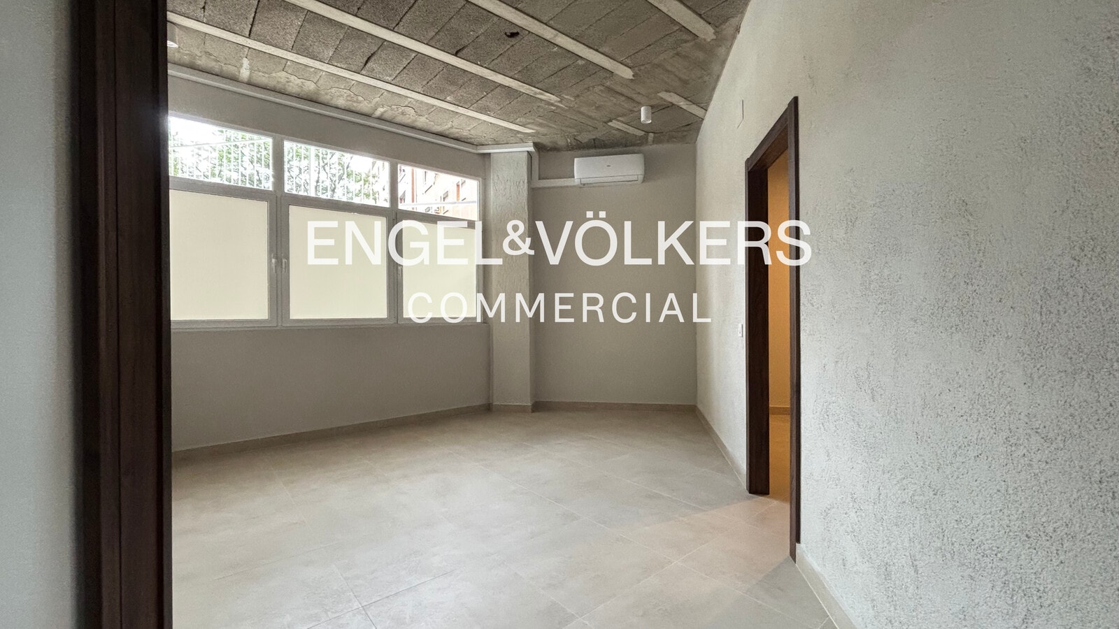 Ripollet, BAR 08291 - Unit 21 - - Interior Photo - Image 2 of 17
