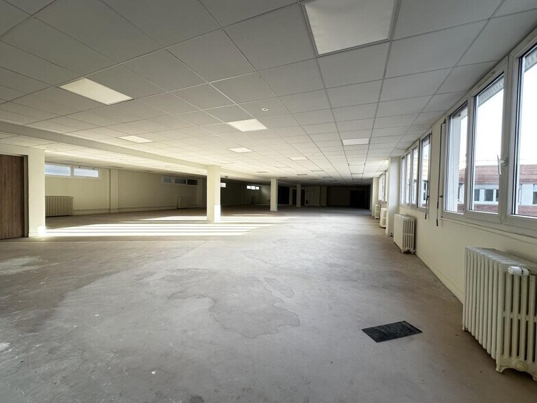 Flex dans Saint-Denis à louer - Photo du bâtiment - Image 2 de 16
