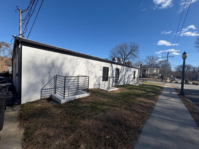 603 Summit Ave, Greensboro, NC à louer - Photo du bâtiment - Image 3 de 4