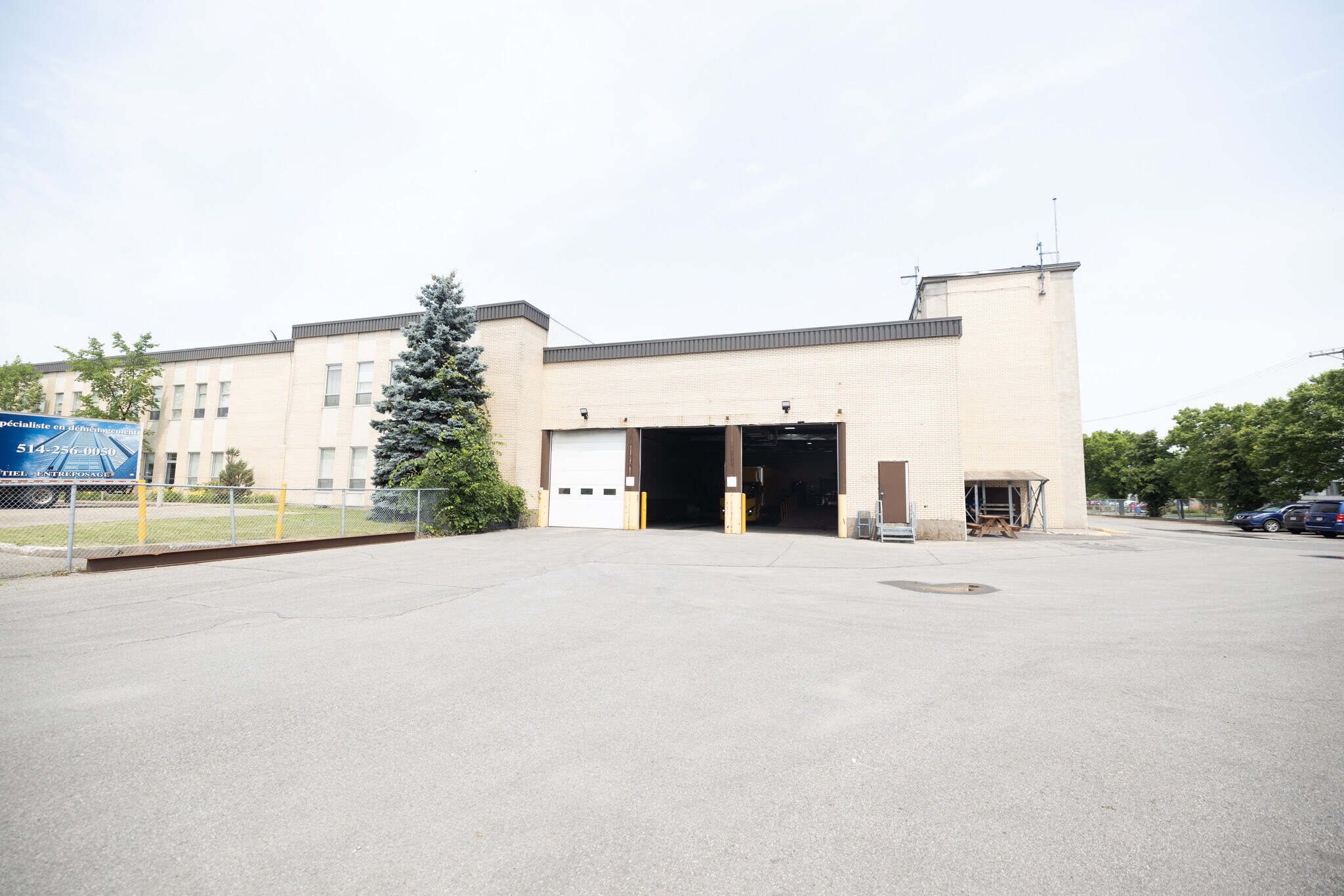 5600-5602 Av Pierre-de Coubertin, Montréal, QC à louer Photo principale- Image 1 de 10