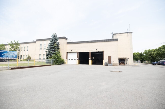 More details for 5600-5602 Av Pierre-de Coubertin, Montréal, QC - Industrial for Lease