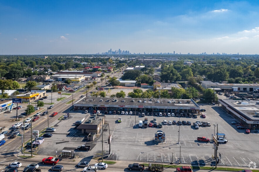 910-940 E Tidwell Rd, Houston, TX for lease - Building Photo - Image 2 of 8