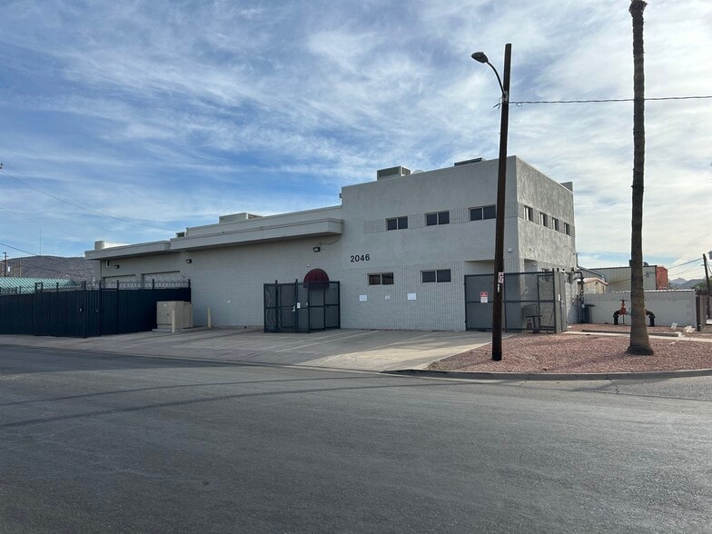 2046 W Ironwood Dr, Phoenix, AZ à louer - Photo du bâtiment - Image 1 de 13