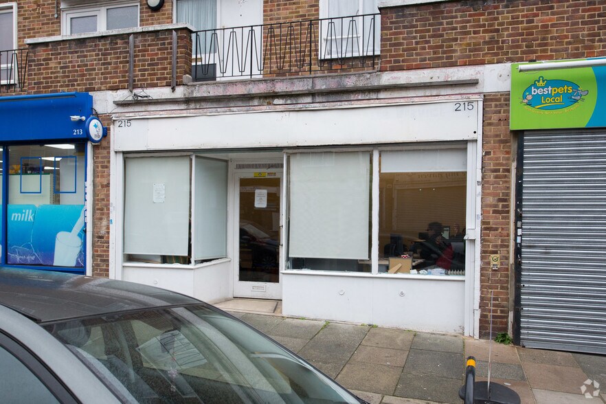 205-217 Amesbury Ave, Londres à louer - Photo du bâtiment - Image 3 de 12