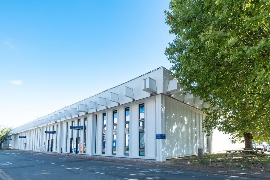 Flex in Rungis for lease - Building Photo - Image 1 of 11