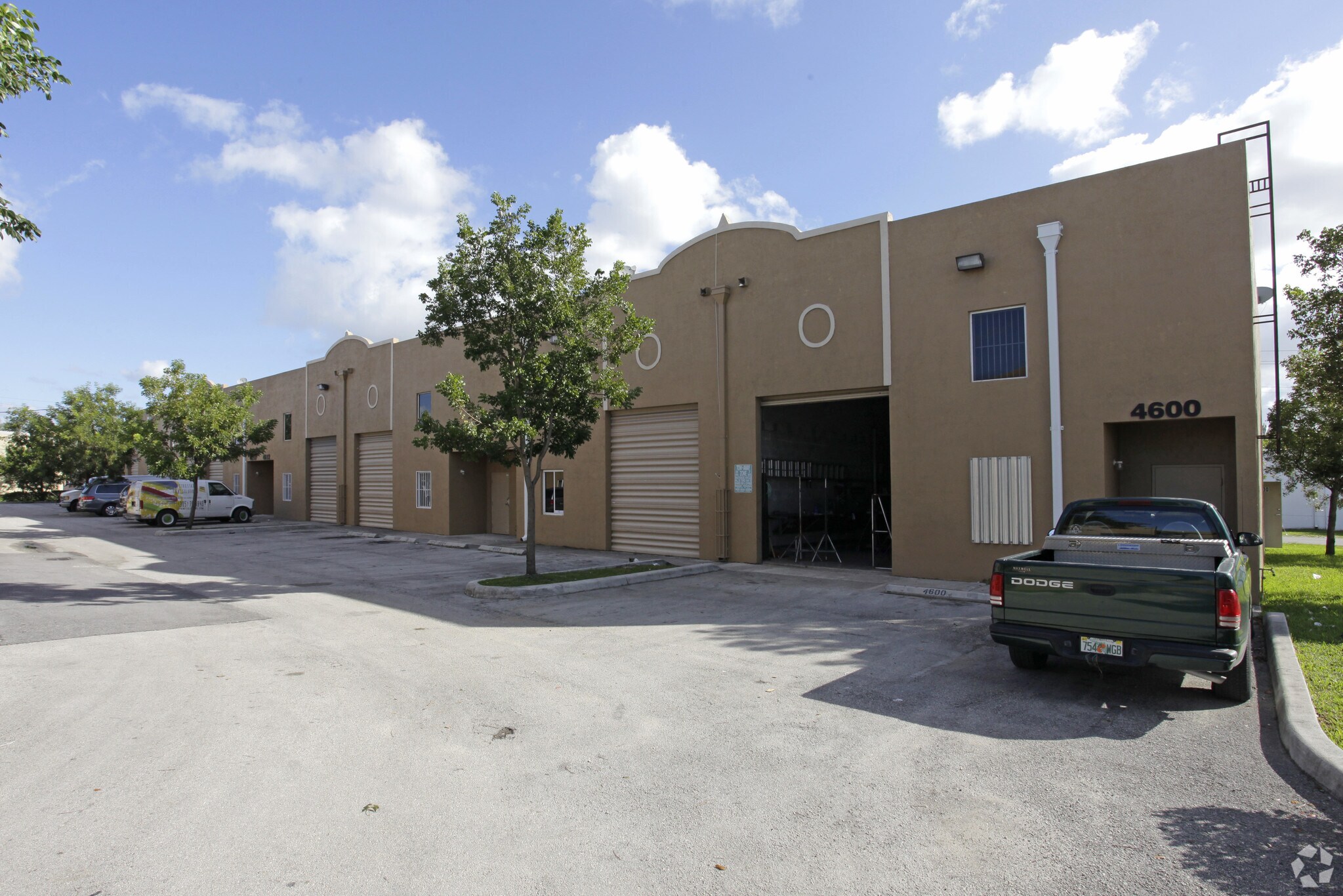 4616 NW 133rd St, Opa Locka, FL à vendre Photo principale- Image 1 de 18