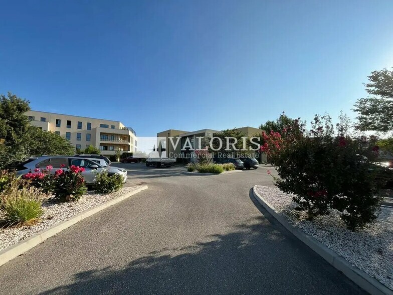 Office in Aix-en-Provence for lease - Building Photo - Image 3 of 23