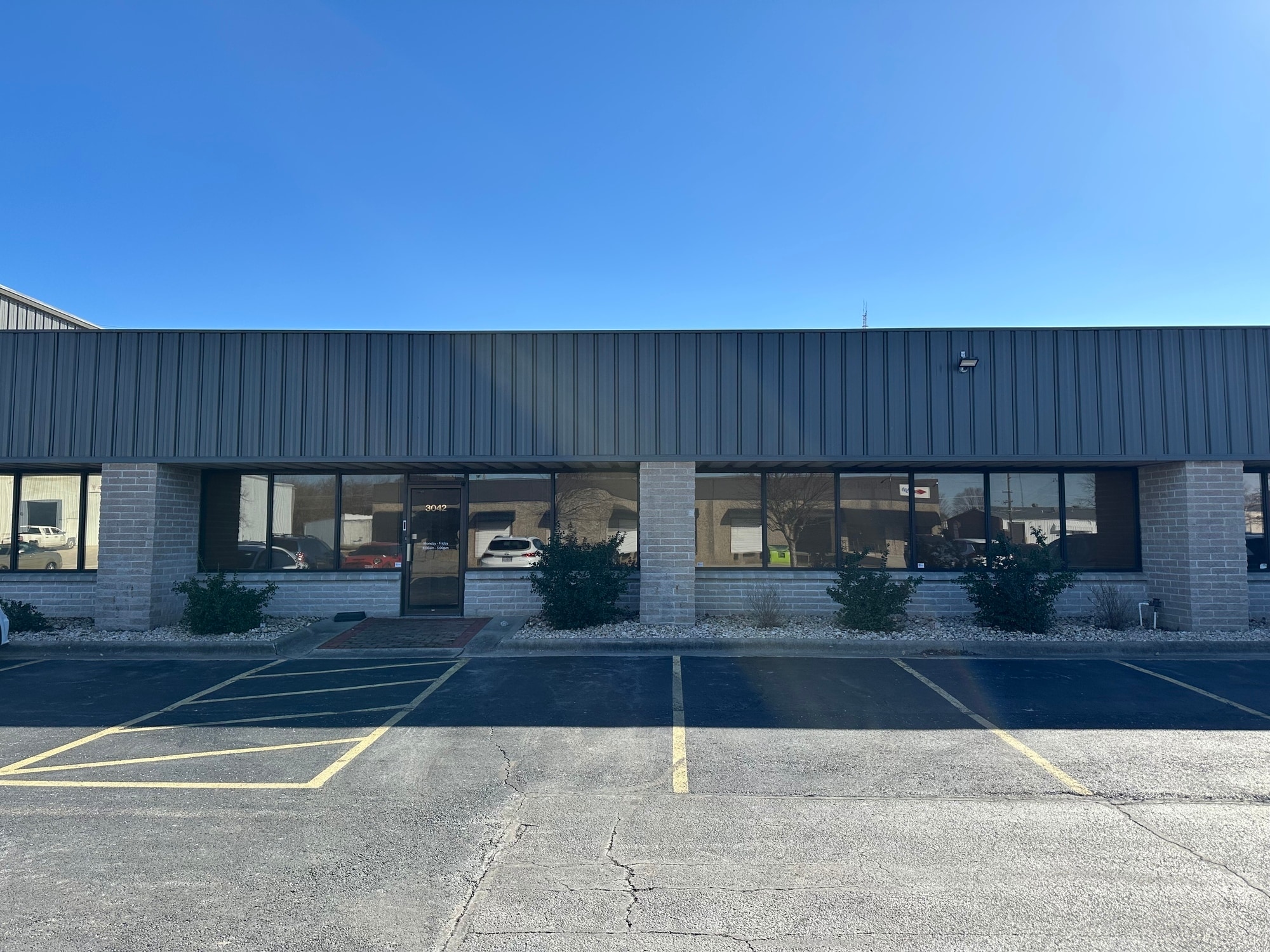 3040-3058 E Elm St, Springfield, MO for lease Interior Photo- Image 1 of 11