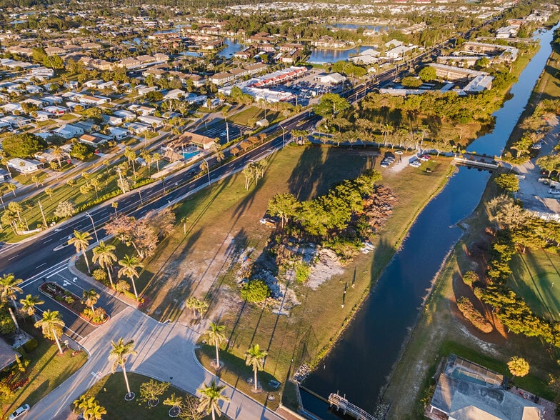 5201 Rattlesnake Hammock Road, Naples, FL for sale - Building Photo - Image 2 of 8