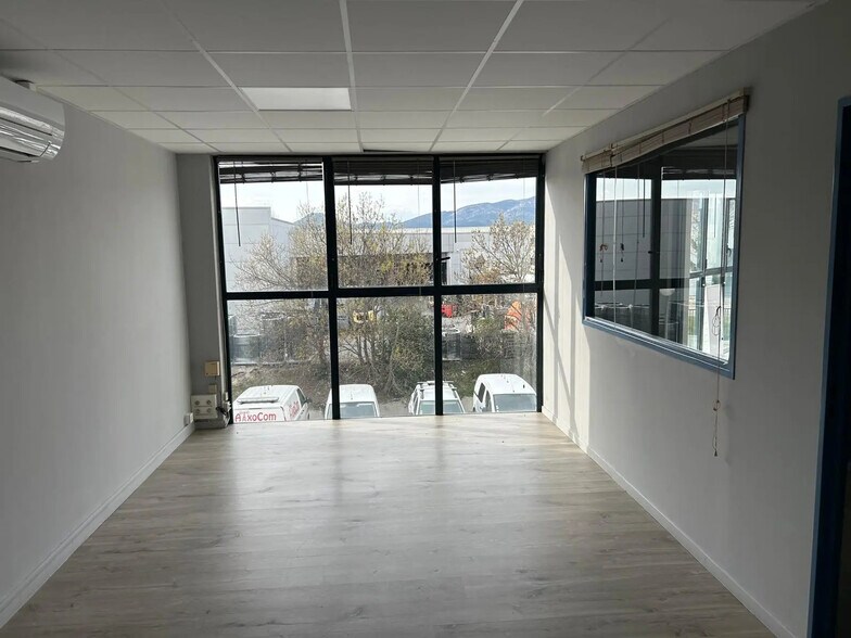 Office in Aubagne for lease - Interior Photo - Image 2 of 5