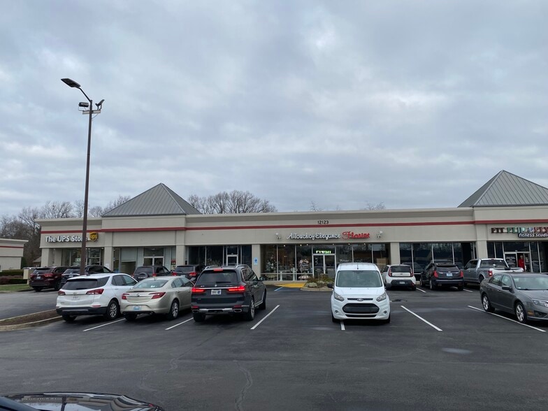 12123 Shelbyville Rd, Louisville, KY for lease - Building Photo - Image 2 of 3