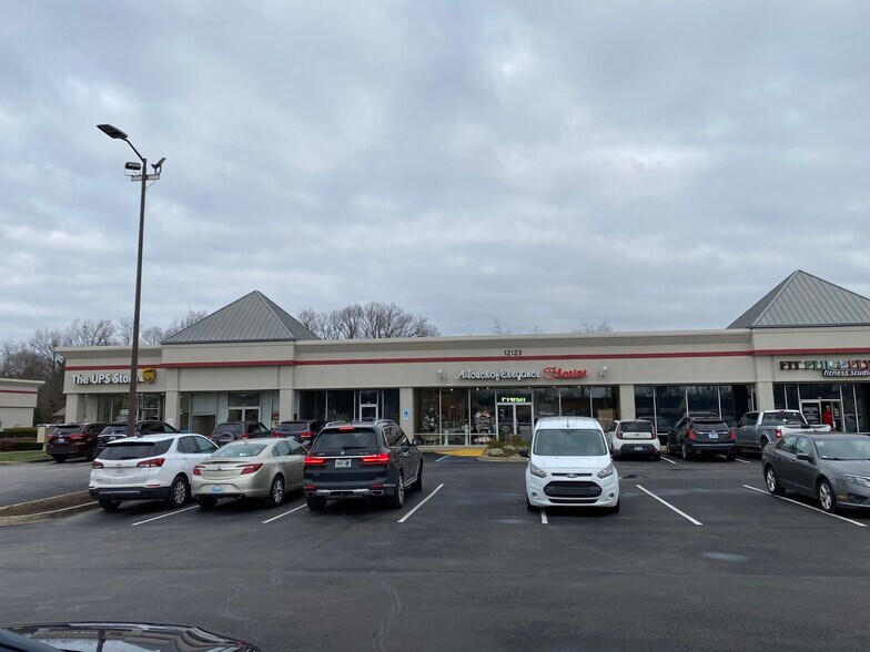 12123 Shelbyville Rd, Louisville, KY à louer - Photo du bâtiment - Image 2 de 3