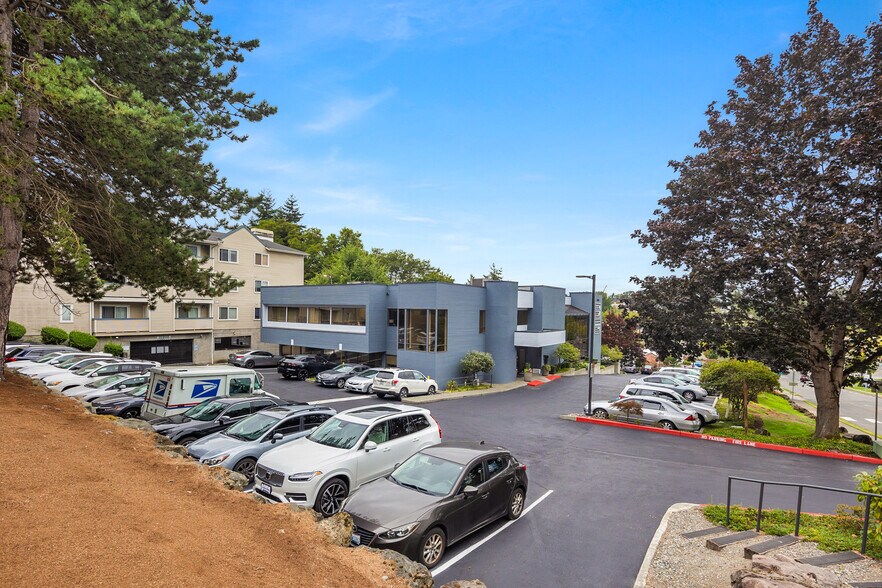 12917 SE 38th St, Bellevue, WA à louer - Photo du bâtiment - Image 3 de 6