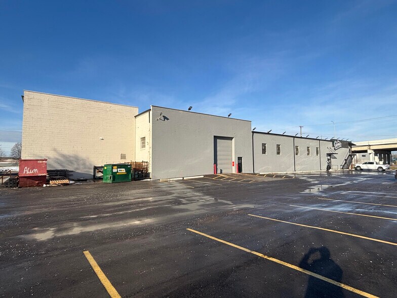 39127 Ford Rd, Westland, MI à louer - Photo du bâtiment - Image 2 de 2