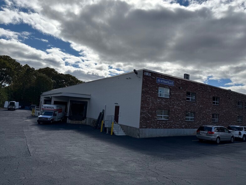 20 Strafello Dr, Avon, MA à louer - Photo du bâtiment - Image 3 de 11